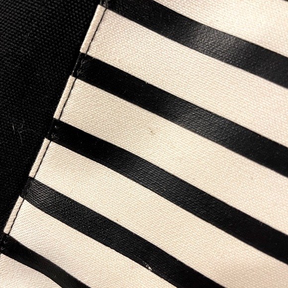 RARE KATE SPADE QUEEN BEE HALLIE TOTE! - Picture 5 of 12